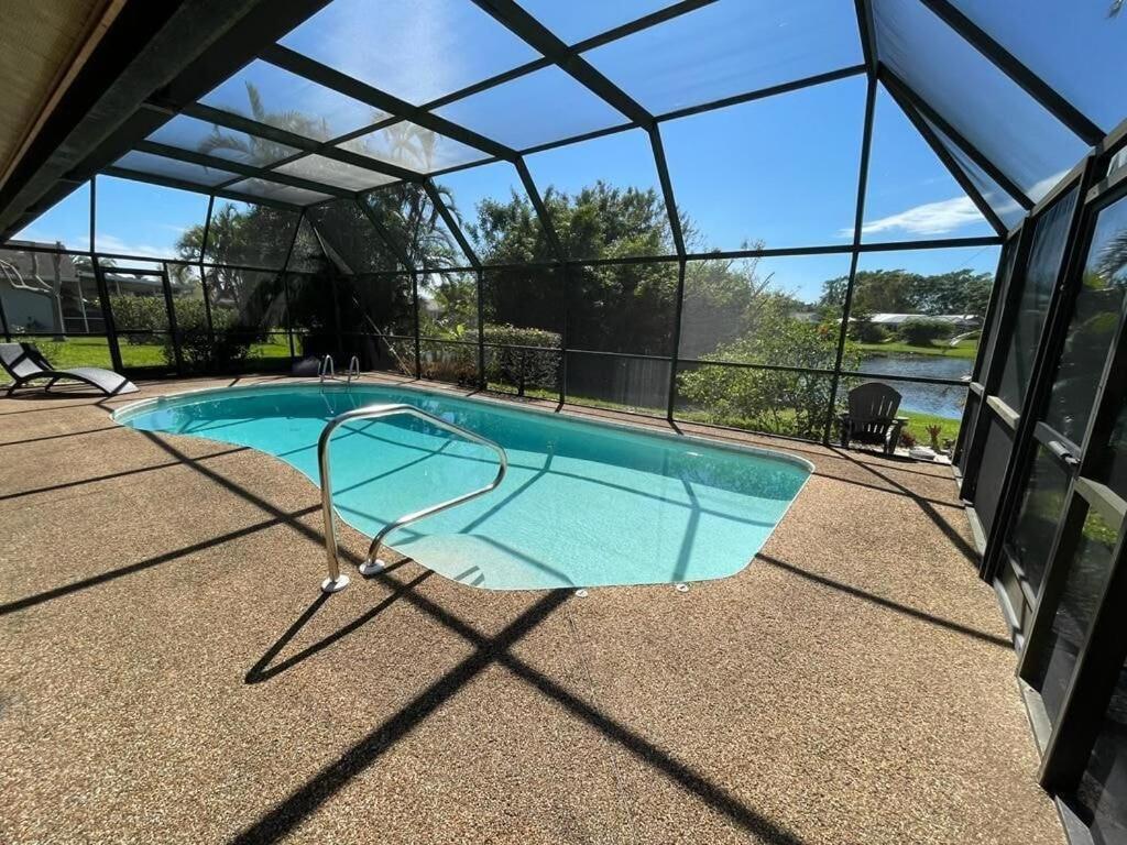 Pool Home With A New Sparkling Pool, Close To Beach, Lovely Lake View Нейплс Экстерьер фото